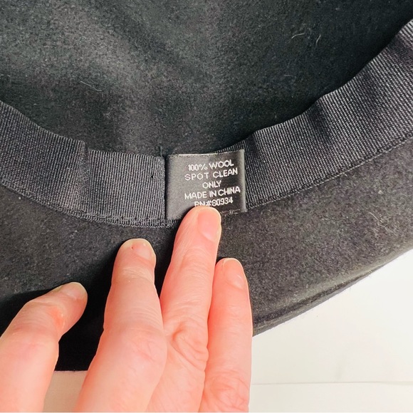 NWOT August Hats Cliche Hat with Decoration. Black - Picture 4 of 7